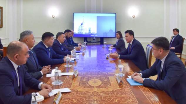 Ерлан-Карин-встретился-с-руководителями-фракций-Мажилиса-Парламента