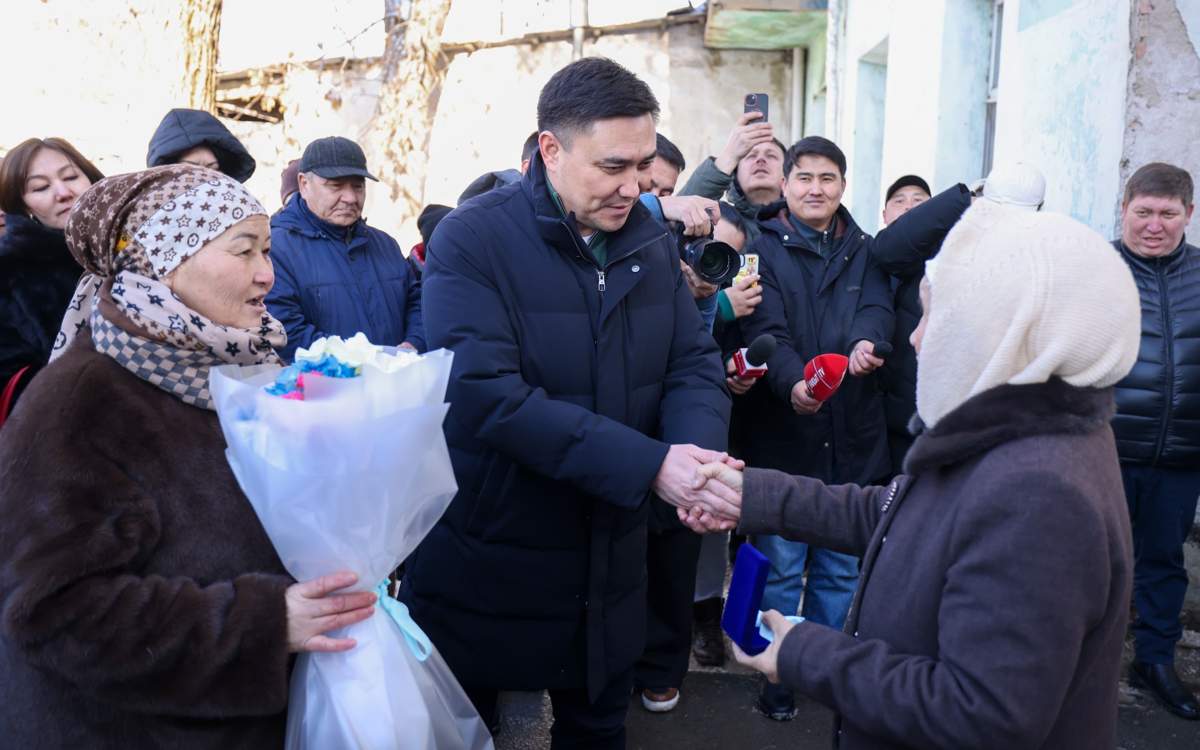 Шесть-семей-в-Шымкенте-отметили-новоселье-благодаря-программе-реновации