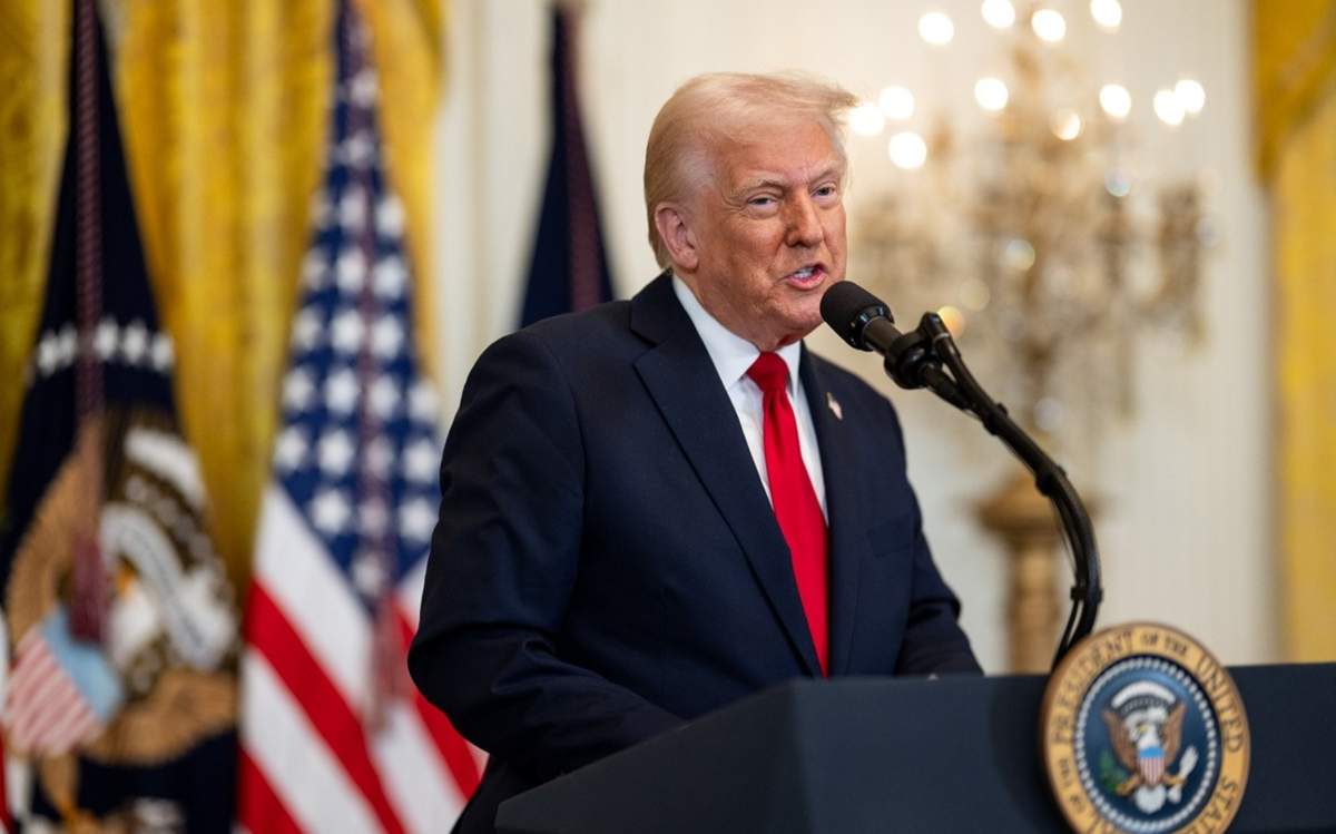 Трамп-заявил,-что-в-мае-посетит-Саудовскую-Аравию,-Катар-и-ОАЭ