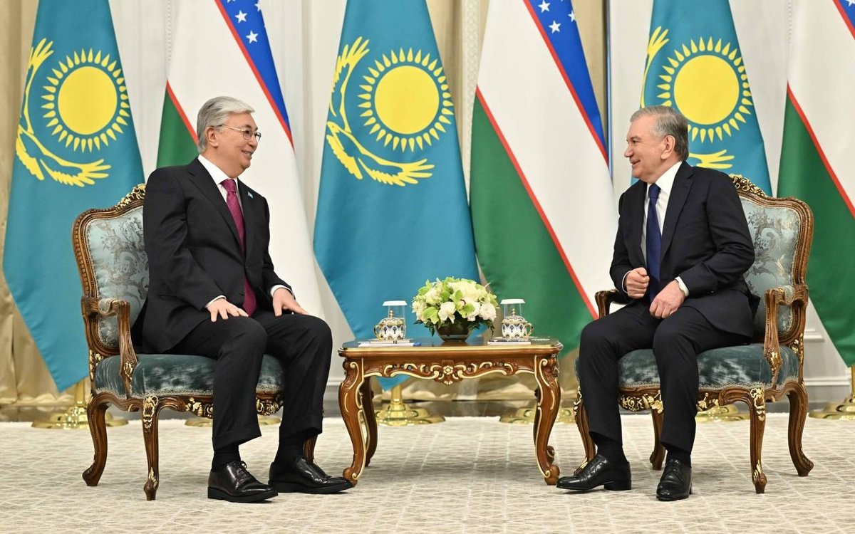 Касым-Жомарт-Токаев-встретился-с-Шавкатом-Мирзиёевым