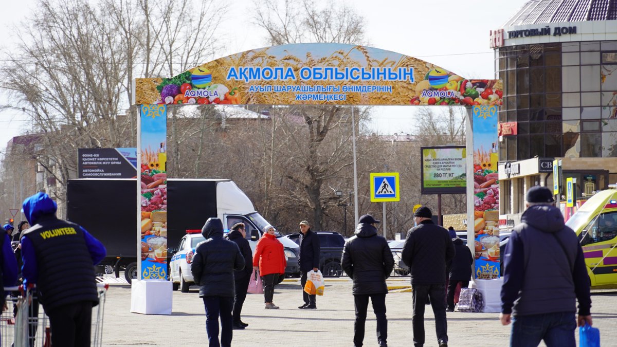 Более-100-тонн-продукции-завезли-на-сельхозярмарку-в-Кокшетау