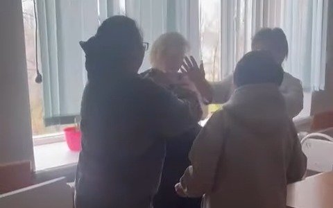 Родные-погибшей-девушки-напали-на-больницу-в-Жамбылской-области-—-полиция-проводит-проверку