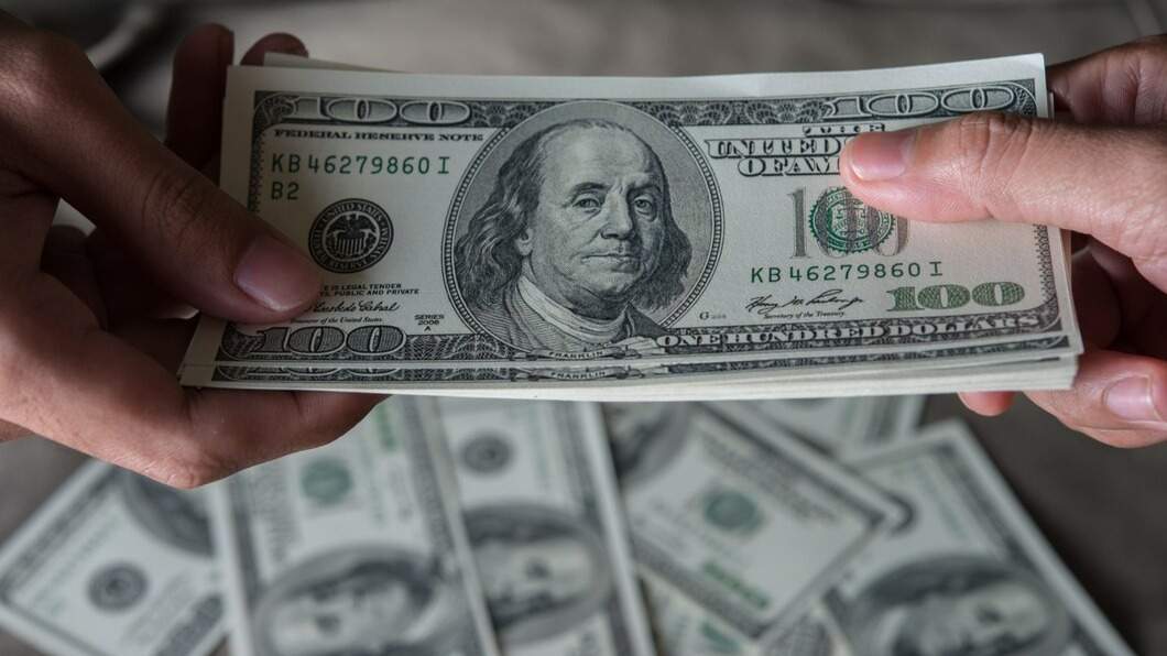 Доллар-подорожал-почти-на-13-тенге-на-бирже