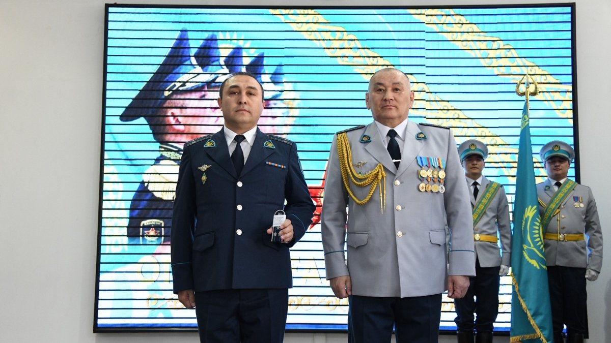 Более-120-полицейских-наградили-в-преддверии-80-летия-Победы-в-Караганде