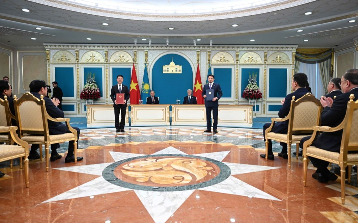 Касым-Жомарт-Токаев-и-То-Лам-подписали-ряд-документов