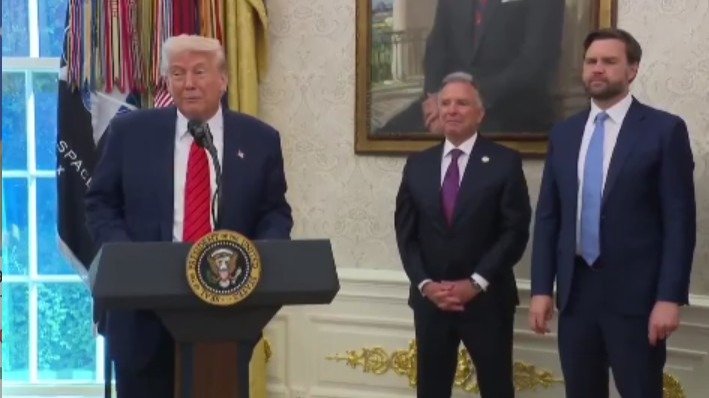 Трамп-встретился-с-новым-премьер-министром-Канады-Марком-Карни