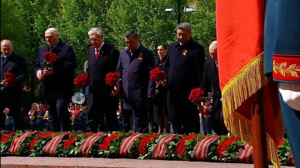 Президент-Казахстана-возложил-цветы-к-могиле-Неизвестного-солдата