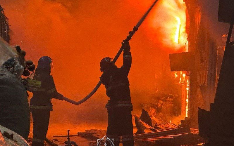 По-повышенному-рангу:-в-Астане-горит-склад