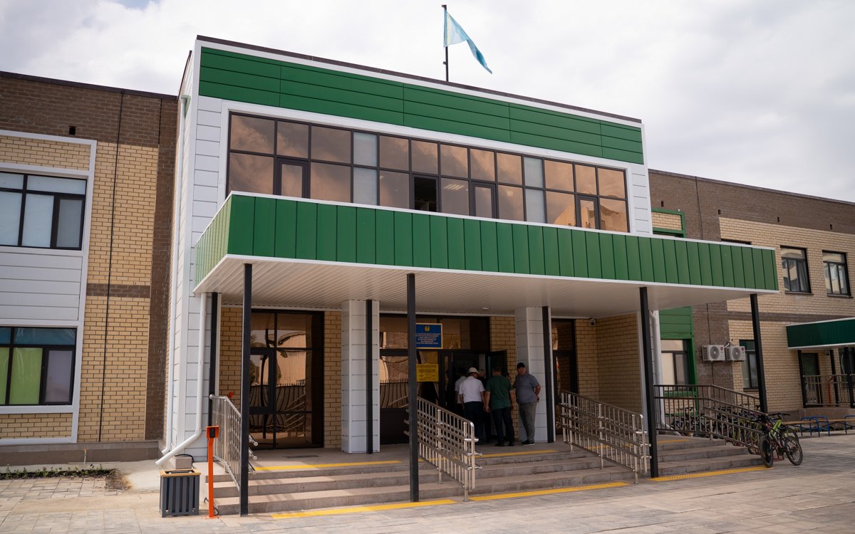 Олжас-Бектенов-посетил-в-Аркалыке-школу,-введенную-впервые-за-годы-Независимости