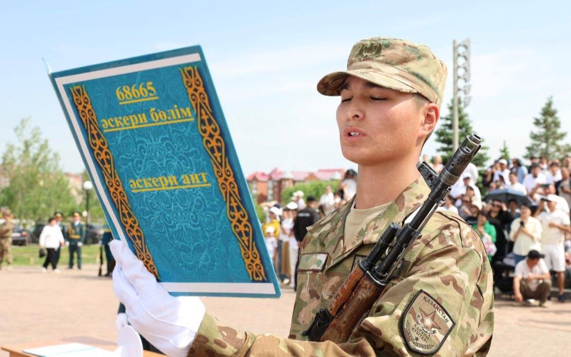 В-Астане-молодое-пополнение-десантно-штурмовой-бригады-приняло-присягу