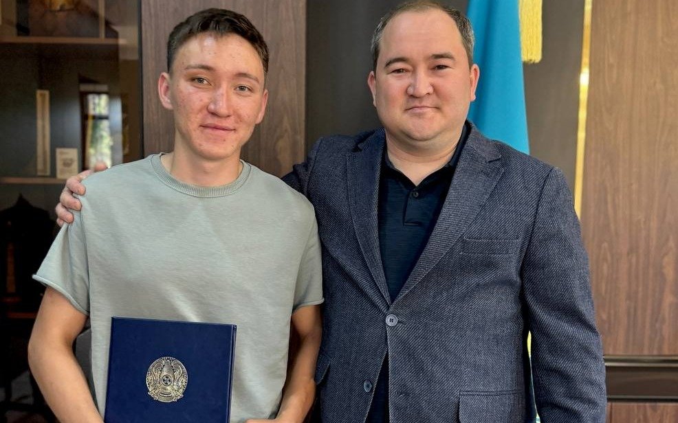 В-Усть-Каменогорске-наградили-студента,-спасшего-тонущего-ребенка