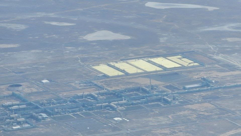 Горы-ядовитой-серы-под-Атырау:-ncoc-судится-с-экологами