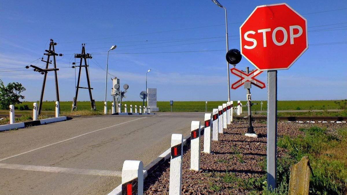 Внедорожник-столкнулся-с-поездом-в-области-Жетысу