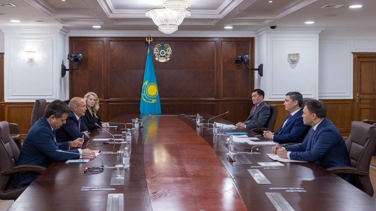 Премьер-министр-Казахстана-встретился-с-президентом-подразделения-shell