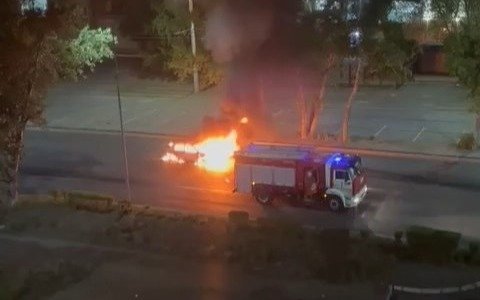 Несколько-человек,-в-том-числе-дети,-пострадали-от-возгорания-авто-в-Павлодаре