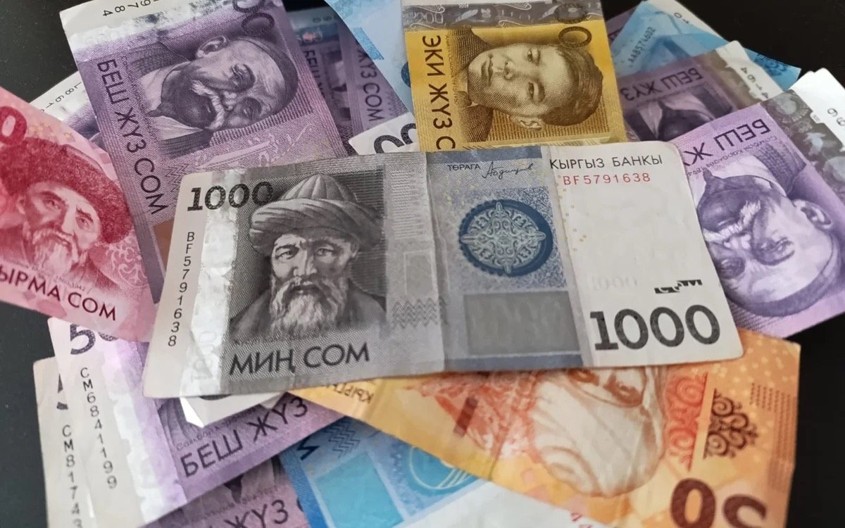 В-Кыргызстане-разрешили-выплачивать-зарплату-наличными