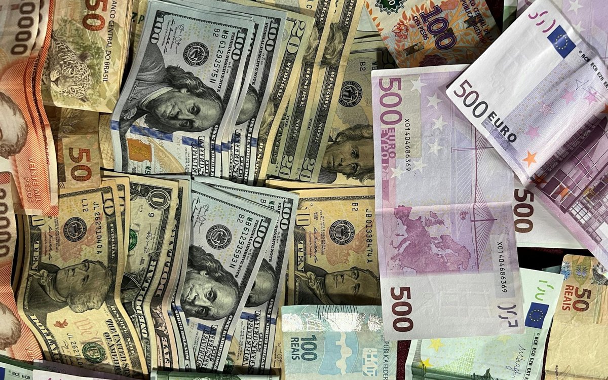 Доллар-продолжает-укрепляться-на-торгах