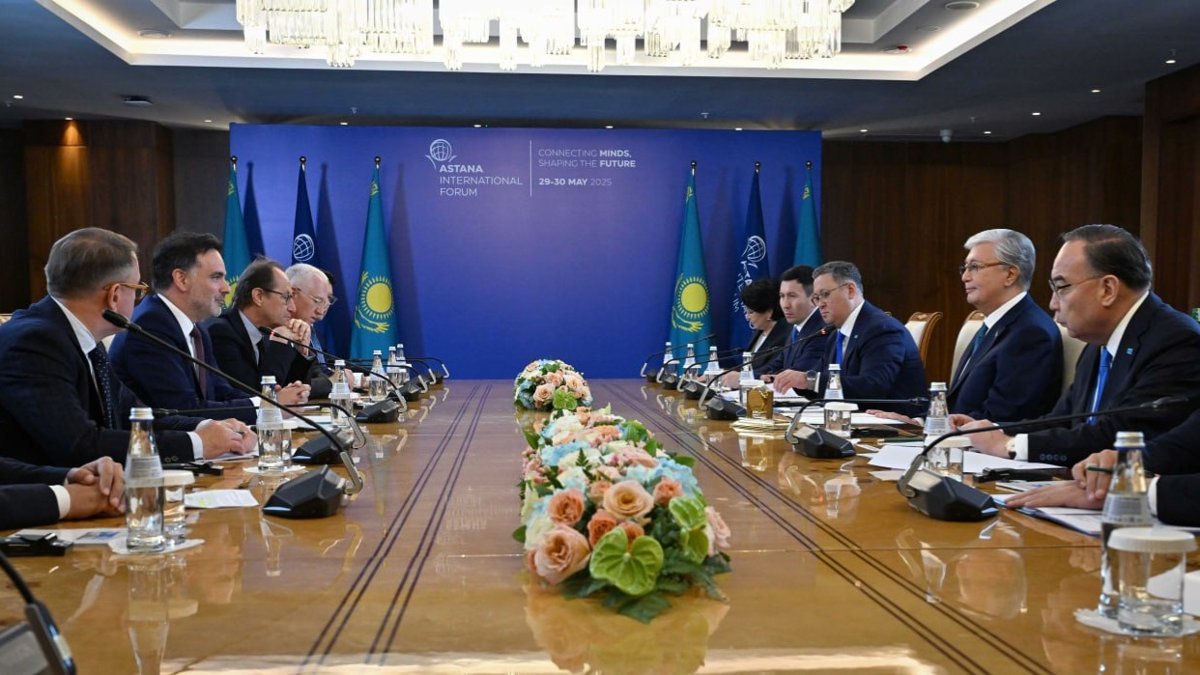 Касым-Жомарт-Токаев-принял-министра-делегата-по-внешней-торговле-Франции