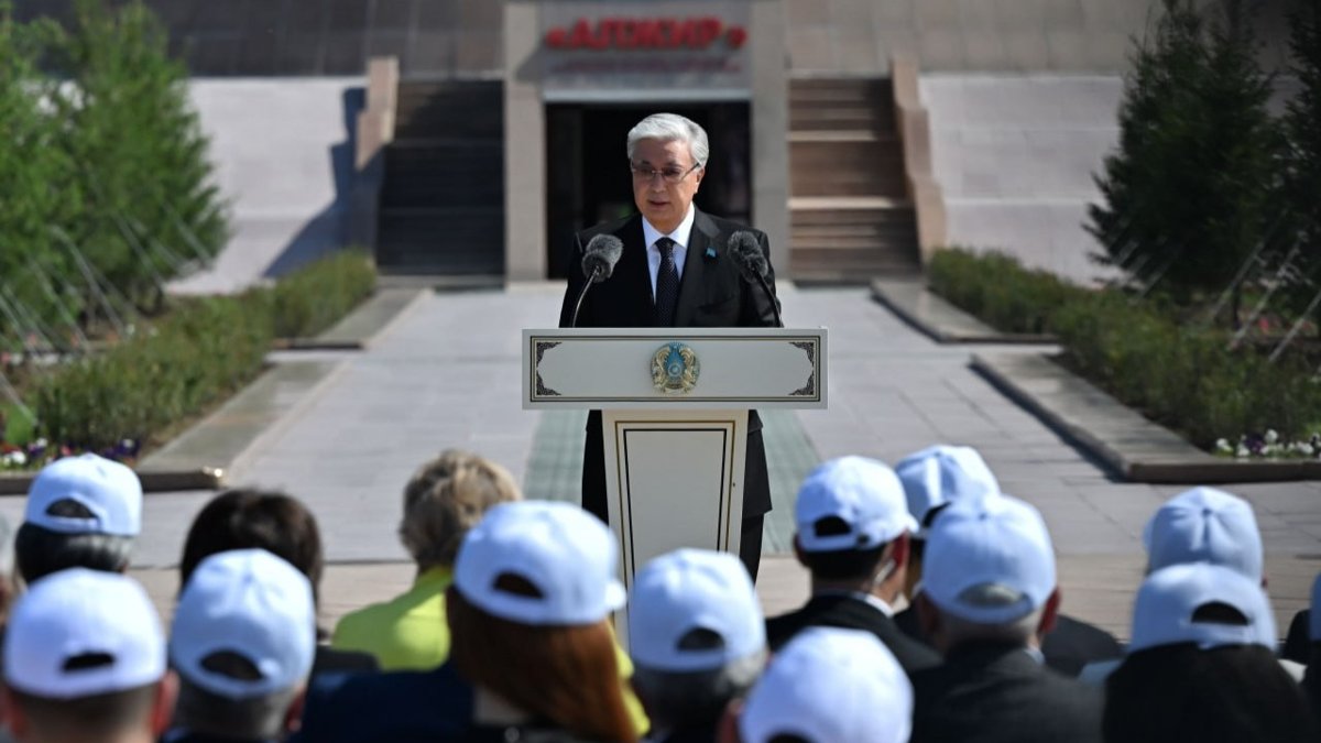 Президент-Казахстана:-Память-о-миллионах-безвинных-жертв-тоталитаризма-священна