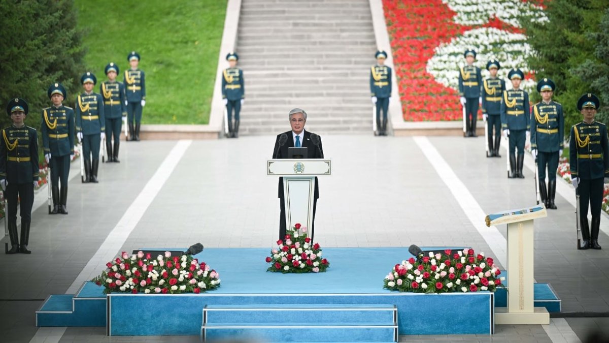 Президент-Казахстана-принял-участие-в-церемонии-поднятия-Государственного-флага