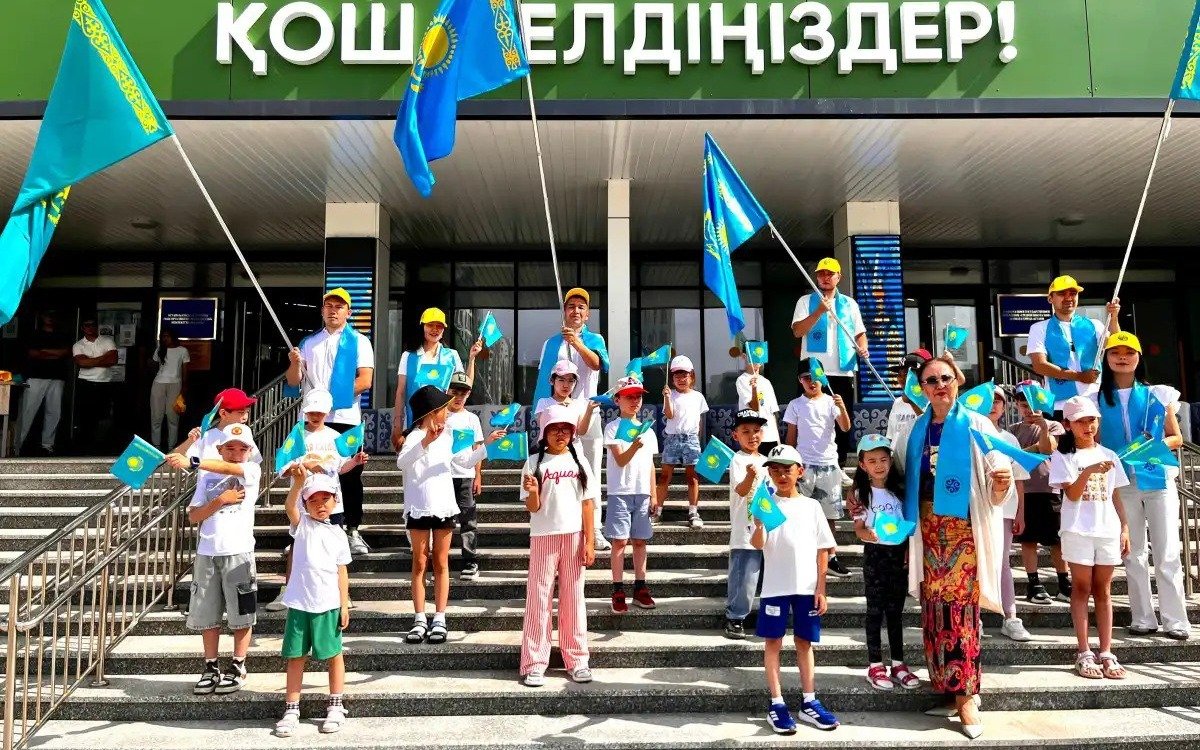 Гимн-Казахстана-одновременно-исполнили-более-10-тысяч-детей-в-Астане