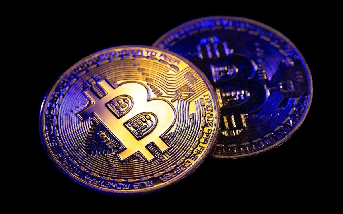 Биткоин-упал-ниже-$104-тысяч-на-фоне-ударов-Израиля-по-Ирану
