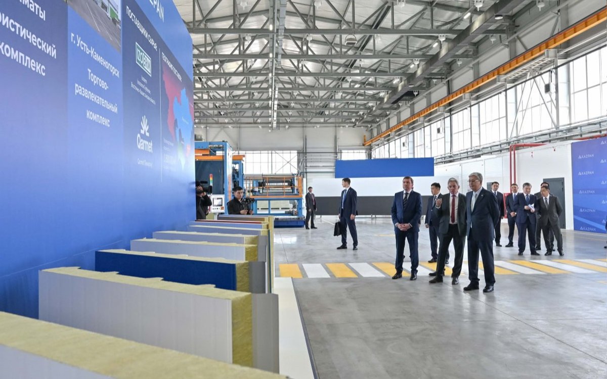 Президент-осмотрел-завод-по-производству-сэндвич-панелей-kazpan
