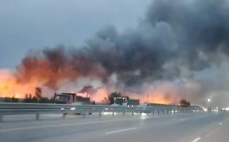 Трассу-в-Алматинской-области-закрыли-из-за-пожара-на-полигоне