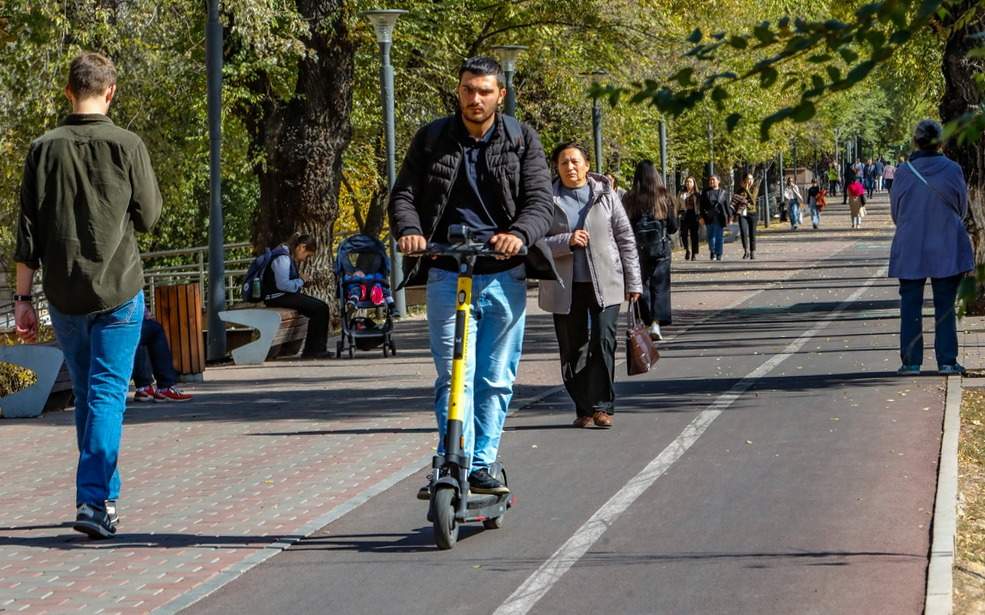 Запретить-движение-на-электросамокатах-намерены-на-набережной-Павлодара