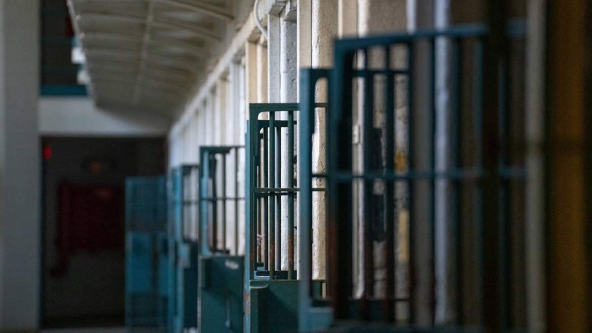 Обвиненному-в-изнасиловании-4-падчериц-удалось-избежать-пожизненного-в-Павлодаре