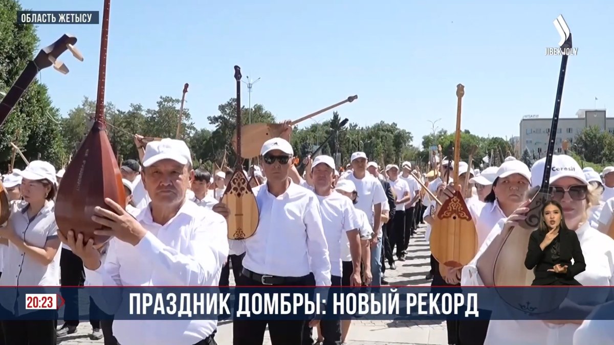 Пять-тысяч-домбристов-установили-новый-рекорд-Казахстана