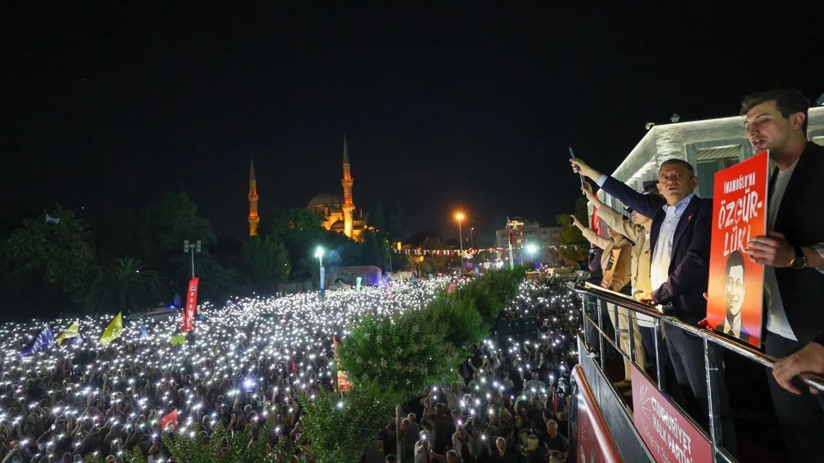 Митинг-в-поддержку-бывшего-мэра-прошел-в-Стамбуле