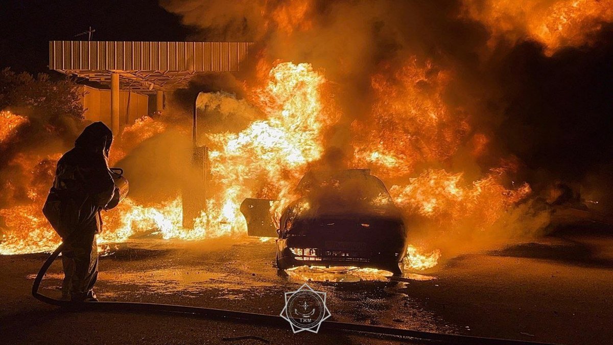 Автомобиль-загорелся-на-АЗС-в-Жамбылской-области