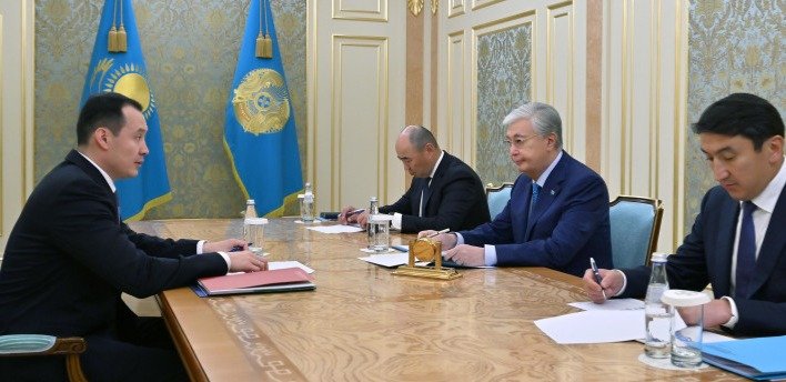 Касым-Жомарт-Токаев-обсудил-с-главой-qazaqgaz-итоги-и-перспективы-газовой-отрасли