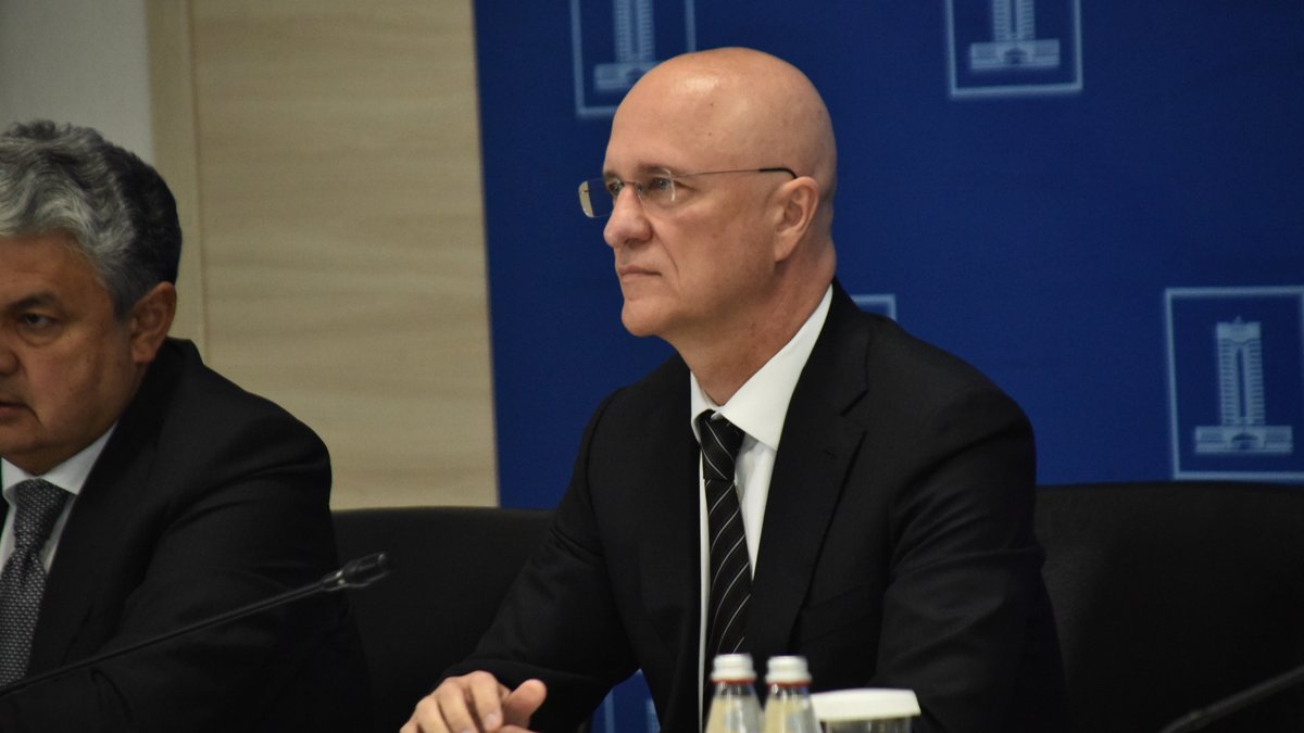 Почти-во-всех-аэропортах-Казахстана-существует-пятая-степень-свободы-—-Роман-Скляр