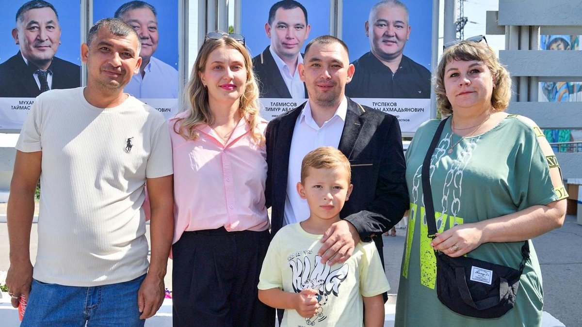 В-qarmet-открыли-Доску-почёта-металлургов