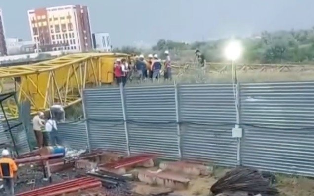 В-Астане-на-стройке-опрокинулся-кран,-погиб-рабочий