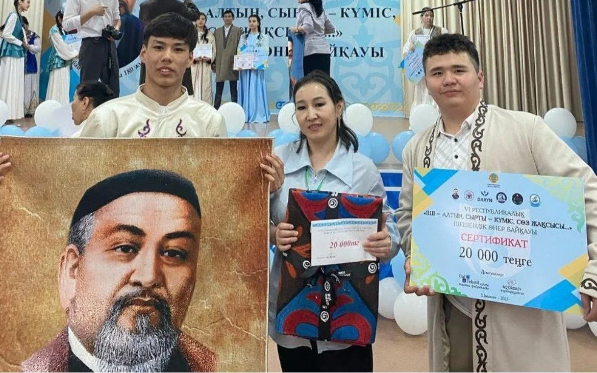 Все-ученики-школы-имени-Абая-в-Кызылорде-читают-наизусть-стихи-великого-поэта