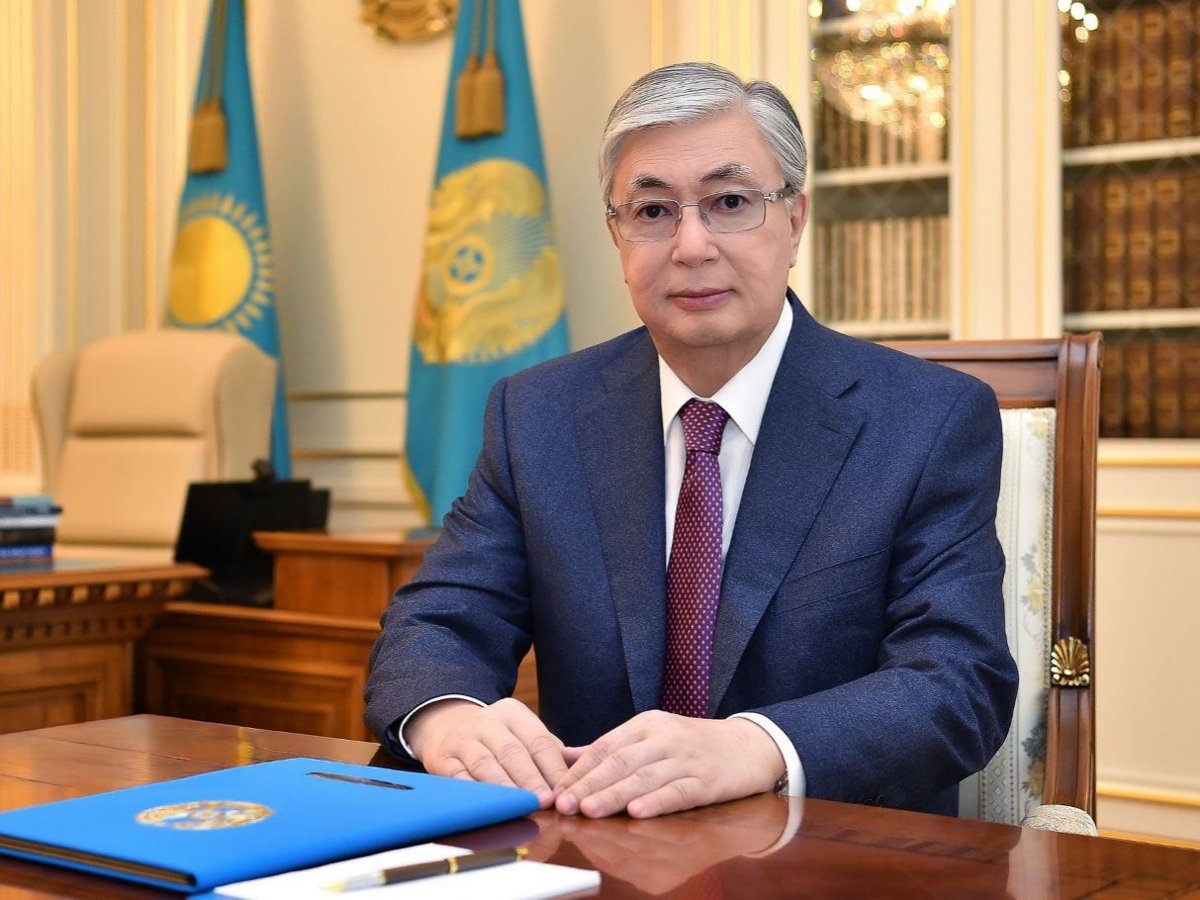 Глава-государства-поздравил-казахстанцев-с-Днем-Конституции