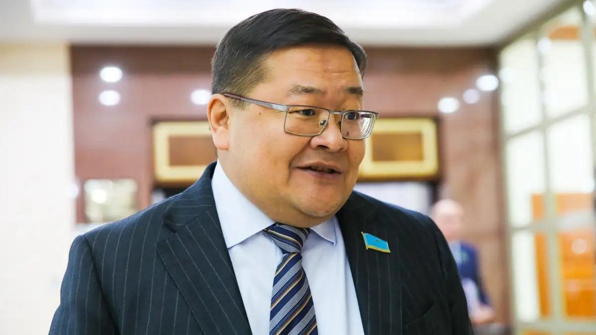 Должен-быть-конкретный-алгоритм-—-Айдос-Сарым-об-однопалатном-Парламенте