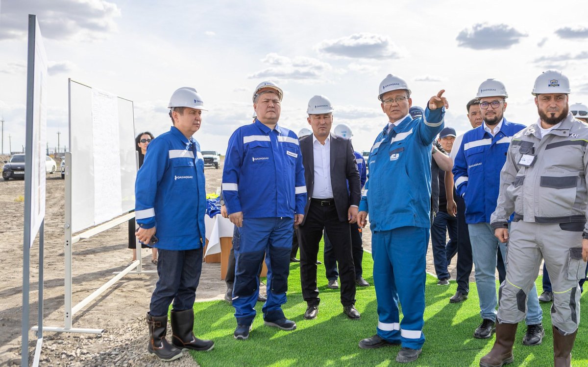 Глава-qazaqgaz-ознакомился-с-ходом-строительства-АГРС-в-Атырау
