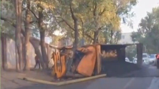 Грузовик-повредил-газопровод-в-Алматы