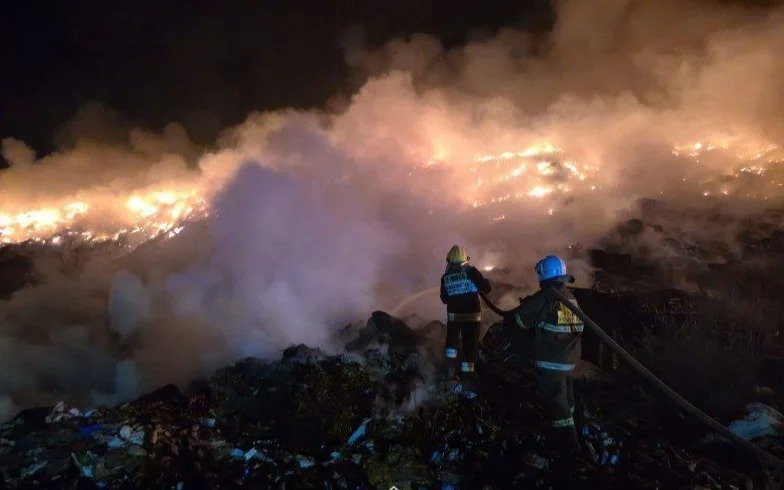 В-Алатау-готовятся-объявить-ЧС-из-за-пожара-на-полигоне
