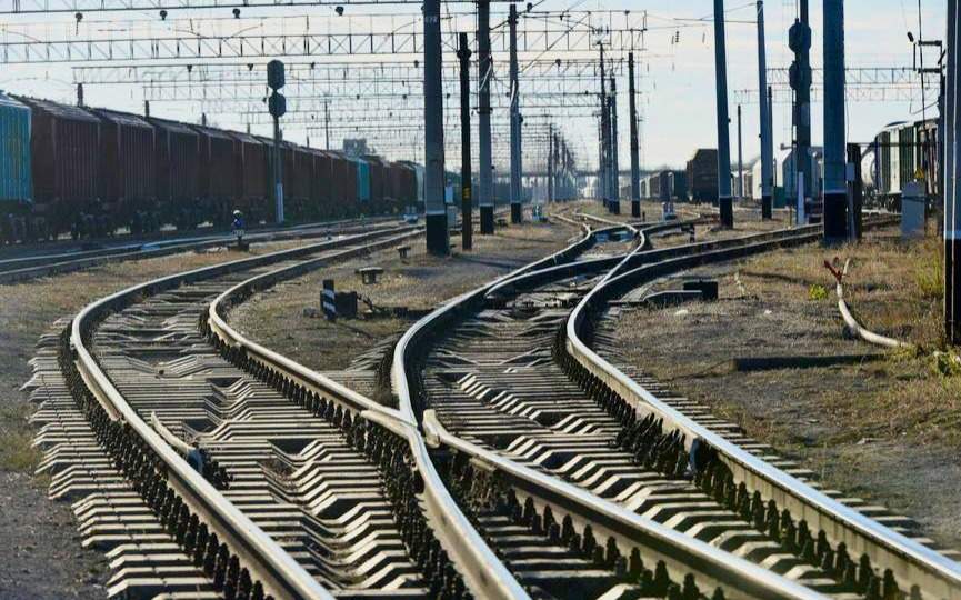 Авто-выехало-на-ж/д-пути-в-Карагандинской-области,-трое-погибли