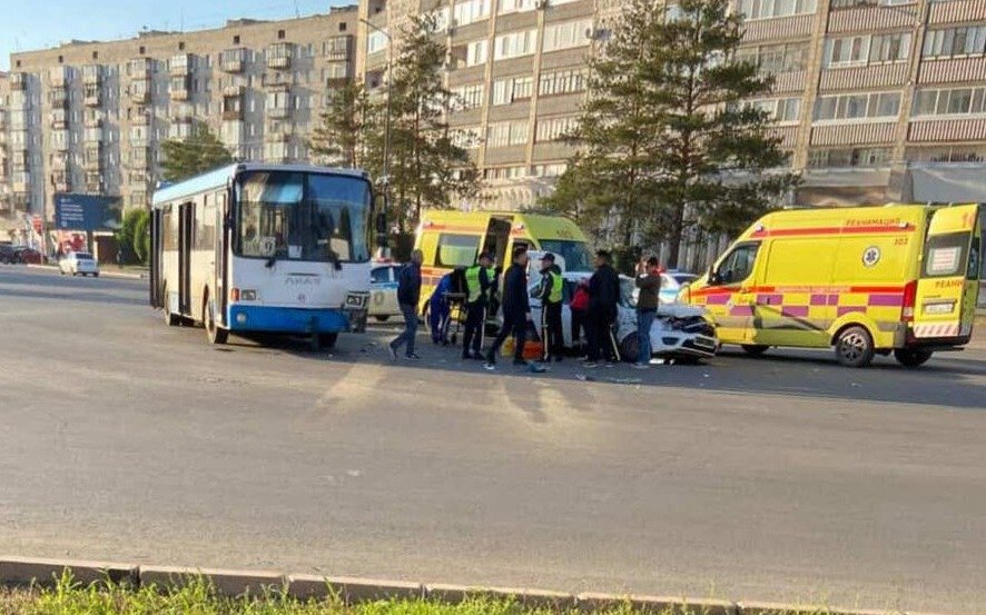 Семь-человек-пострадали-в-ДТП-с-автобусом-в-Павлодаре