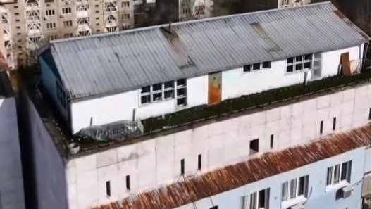 Дом-на-крыше-многоэтажки-в-Алматы:-что-известно-на-данный-момент
