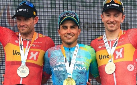 Маттео-Малучелли-из-«Астаны»-третий-день-подряд-на-подиуме-«Тура-Лангкави»