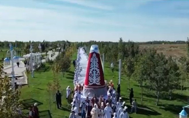 Самое-большое-саукеле-попало-в-Книгу-рекордов-Казахстана