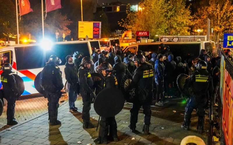 Полиция-Нидерландов-задержала-около-180-болельщиков-в-канун-матча-Лиги-Чемпионов