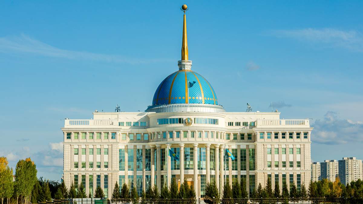 Президент-присвоил-звание-«Қазақстанның-Еңбек-Ері»-представителям-аграрной-и-горнодобывающей-отраслей